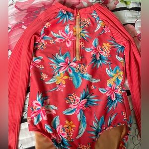 2 Girls 1 piece swimwear